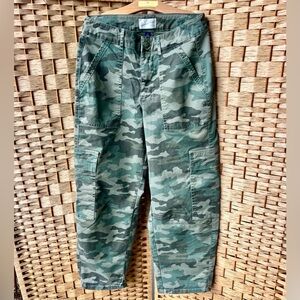 Universal Thread Green Camouflage Cargo Pants